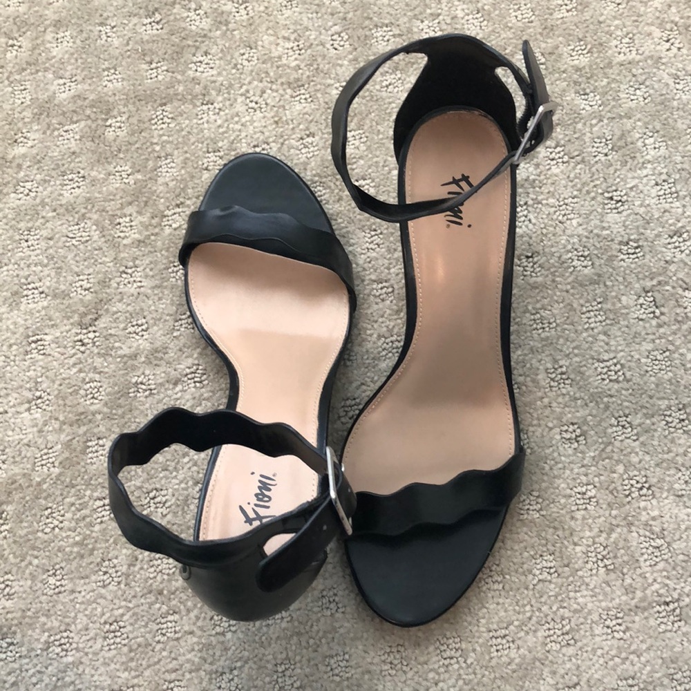 Black Fioni heels